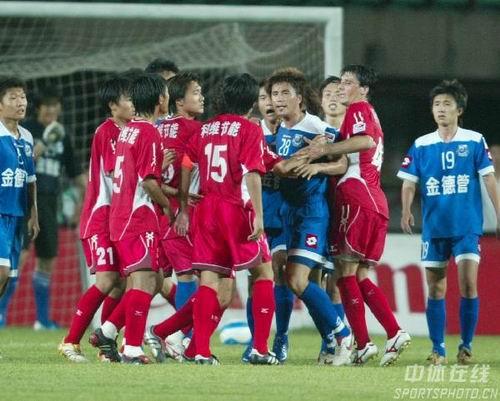 居功至伟，穆斯卡特带海港两年赢得三座奖杯（功勋卓著，穆斯卡特执教海港两年夺三冠）