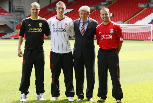 皇马主场1-2不敌曼城，赛后伯纳乌球场响起嘘声（曼城客场2-1击败皇马，赛后伯纳乌嘘声四起）