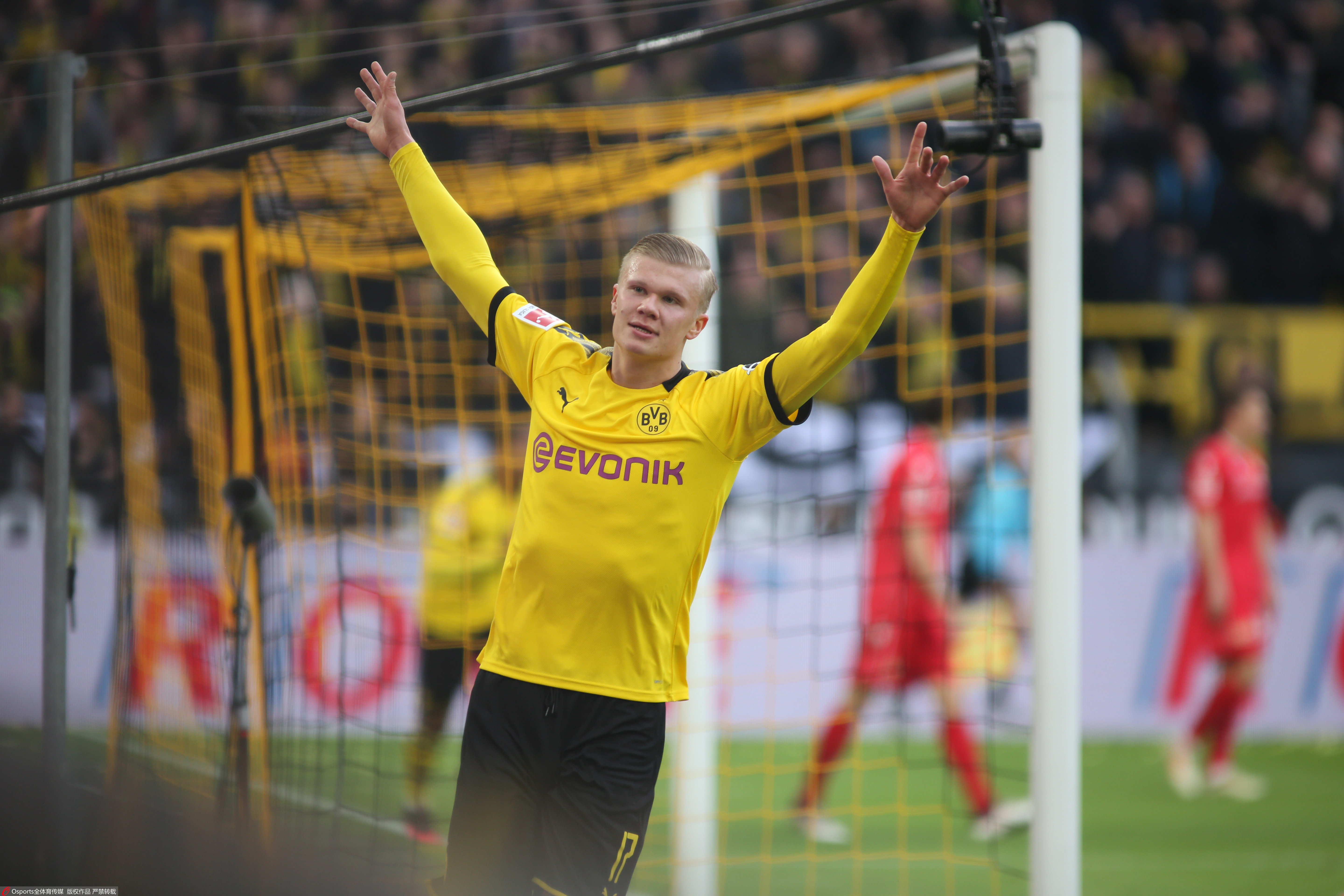 灵感来源韩国国旗太极图案，热刺球员将穿特别版球衣战纽卡（致敬韩国国旗太极图：热刺战纽卡将身披特别版球衣）