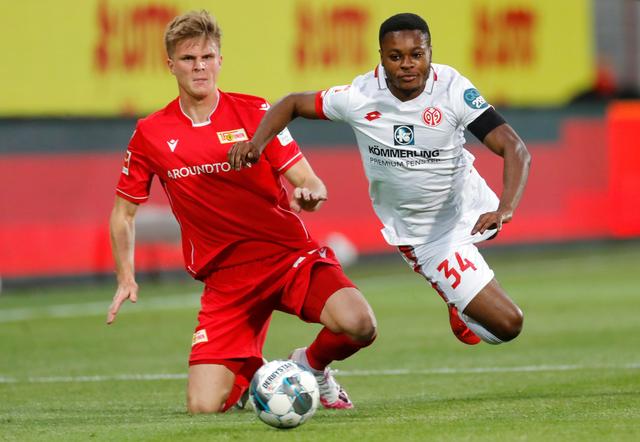 90分钟被绝平！亚洲冠军太水了，2轮1分沦为垫底，2大黑马排前二（第90分钟遭绝平！亚洲冠军状态低迷，两轮仅1分垫底，两大黑马领跑前二）