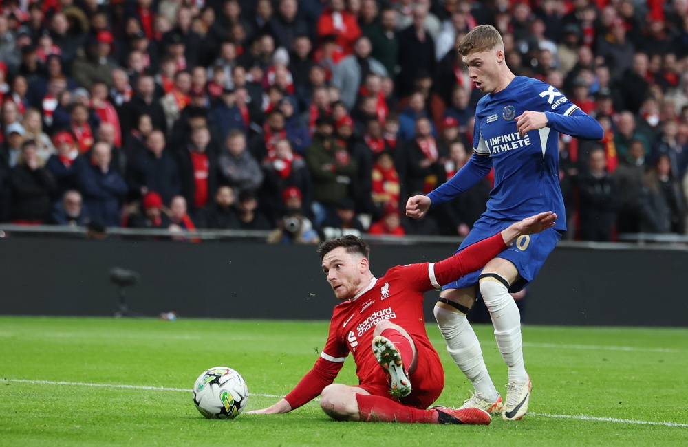 点射得分，凯文-迪克斯成为历史首位在德甲进球的印尼球员（凯文-迪克斯点球破门，成德甲史上首位进球的印尼球员）