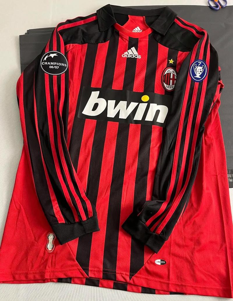 继C罗和小卢卡斯后，奥斯梅恩是第三位欧冠客场对贾府戴帽的球员（奥斯梅恩成继C罗、小卢卡斯后欧冠客战贾府戴帽的第三人）