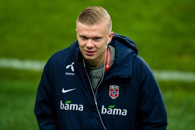 神之一脚！德甲保级队惊现蝎子摆尾式神仙球，现场视角，太丝滑了（逆天一脚！德甲保级队上演蝎子摆尾神球，现场视角行云流水）