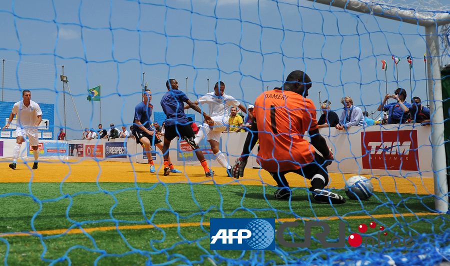 意大利女排3-0美国，晋级四强，队员疯狂庆祝，埃格努20分得分王（意大利女排直落三局横扫美国晋级四强，埃格努砍下20分荣膺得分王）