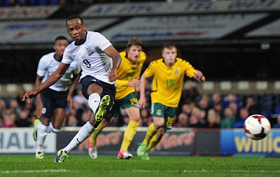 米兰官方欢迎里贝里造访米兰内洛，并发布其与迈尼昂合影（米兰官方晒照：里贝里做客米兰内洛，与迈尼昂同框）