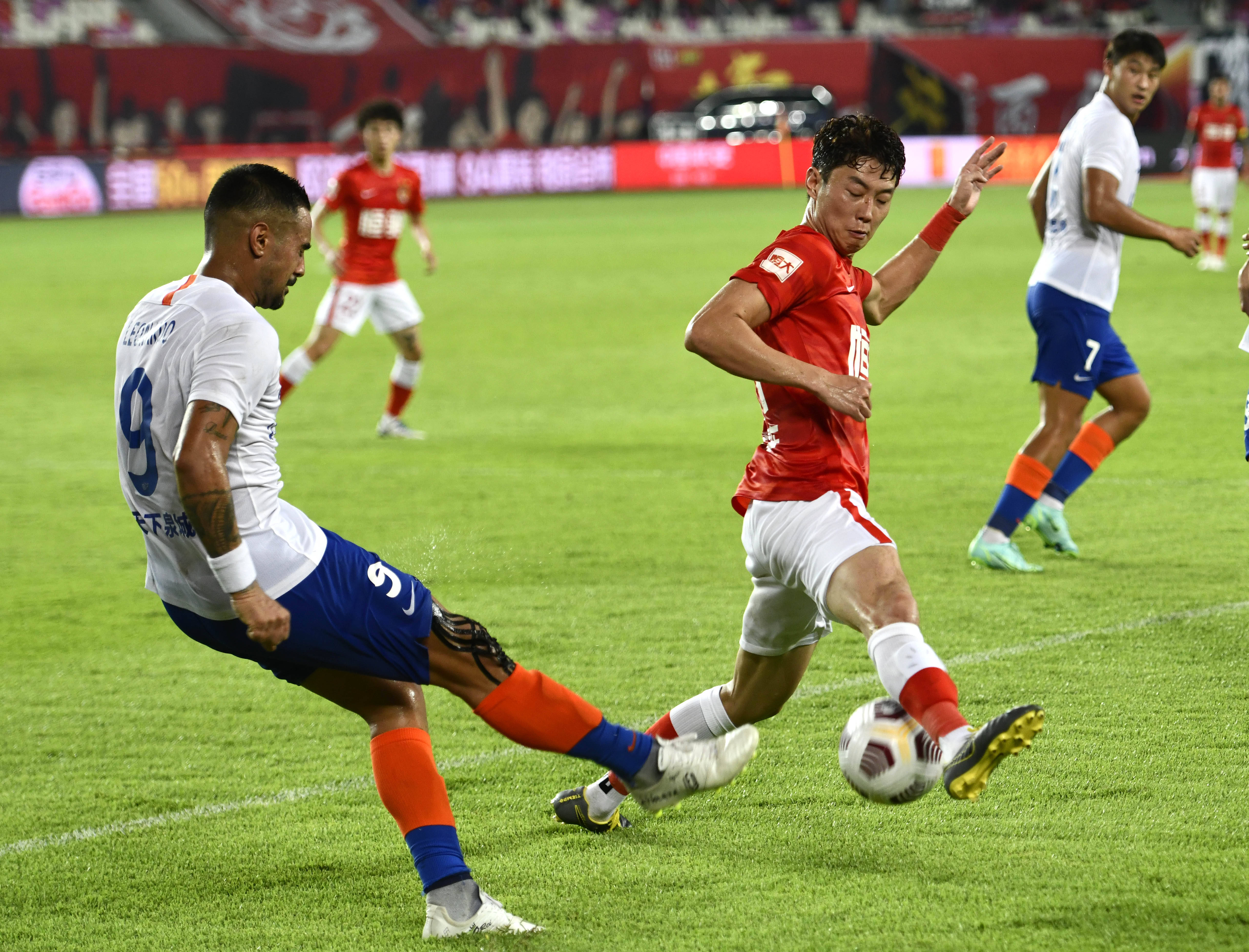 自2022年3月以来，罗马首次取得欧战客场两连胜（罗马2022年3月后首次实现欧战客场两连胜）